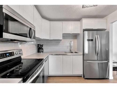 15 Cedar Springs Gardens Sw, Calgary, AB - Indoor Photo Showing Kitchen With Upgraded Kitchen