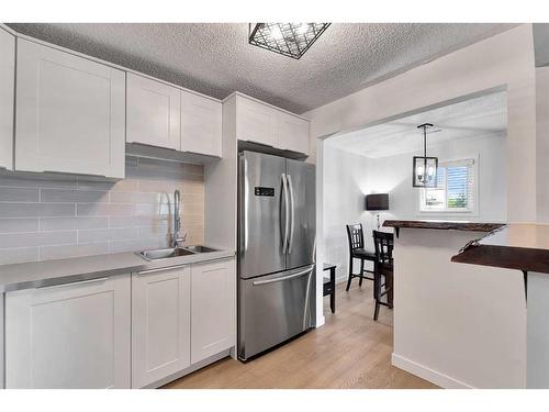 15 Cedar Springs Gardens Sw, Calgary, AB - Indoor Photo Showing Kitchen With Double Sink With Upgraded Kitchen