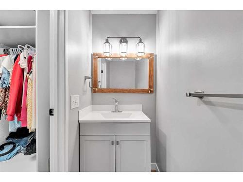 15 Cedar Springs Gardens Sw, Calgary, AB - Indoor Photo Showing Bathroom