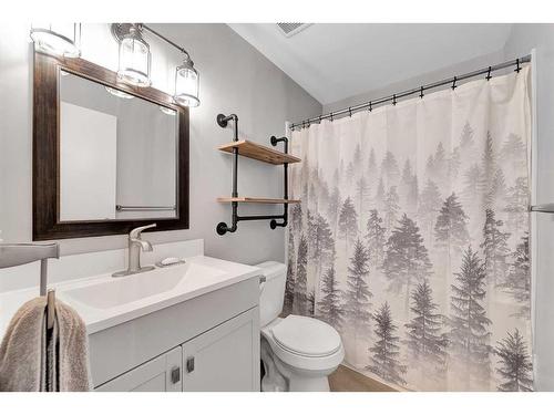 15 Cedar Springs Gardens Sw, Calgary, AB - Indoor Photo Showing Bathroom