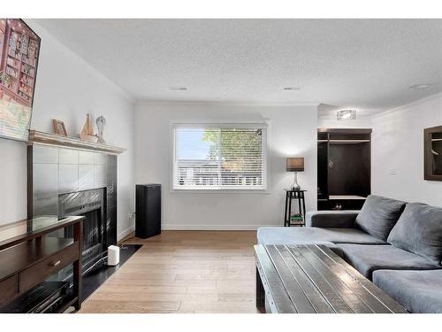 15 Cedar Springs Gardens Sw, Calgary, AB - Indoor Photo Showing Living Room