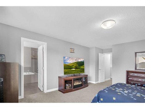 178 Chaparral Valley Way Se, Calgary, AB - Indoor Photo Showing Bedroom