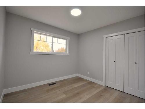 655 84 Avenue Sw, Calgary, AB - Indoor Photo Showing Other Room