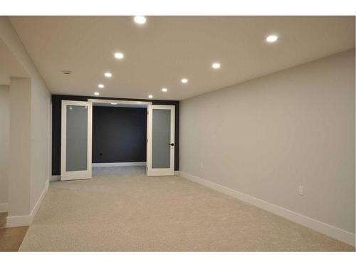 655 84 Avenue Sw, Calgary, AB - Indoor Photo Showing Other Room