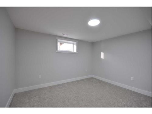 655 84 Avenue Sw, Calgary, AB - Indoor Photo Showing Other Room