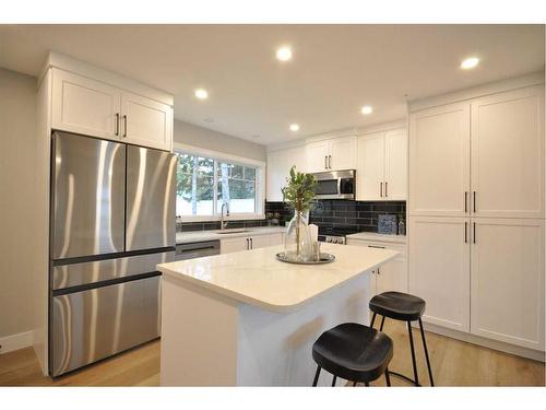 655 84 Avenue Sw, Calgary, AB - Indoor Photo Showing Kitchen