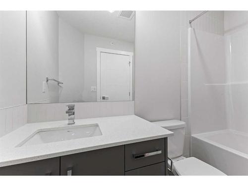 2222-151 Skyview Bay Ne, Calgary, AB - Indoor Photo Showing Bathroom