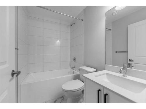 125 Corner Meadows Square Ne, Calgary, AB - Indoor Photo Showing Bathroom