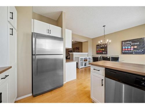 72 Inverness Square Se, Calgary, AB - Indoor Photo Showing Kitchen