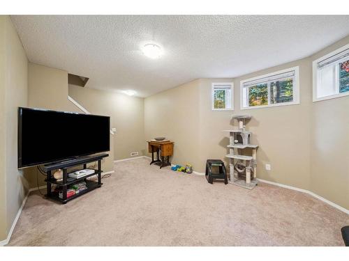 72 Inverness Square Se, Calgary, AB - Indoor