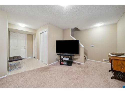 72 Inverness Square Se, Calgary, AB - Indoor