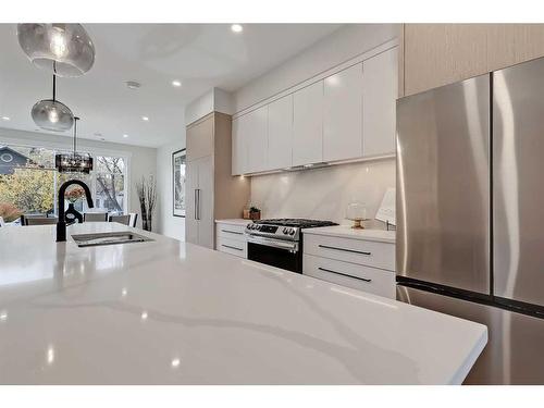 228 20 Avenue Nw, Calgary, AB - Indoor Photo Showing Kitchen With Upgraded Kitchen