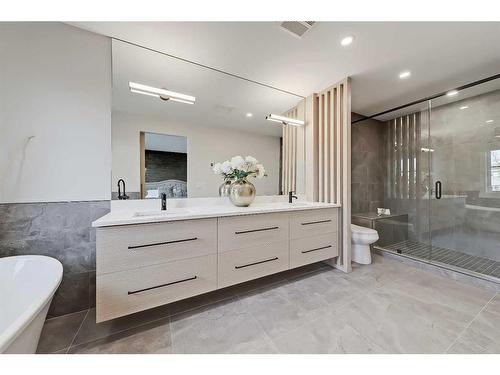 228 20 Avenue Nw, Calgary, AB - Indoor Photo Showing Bathroom