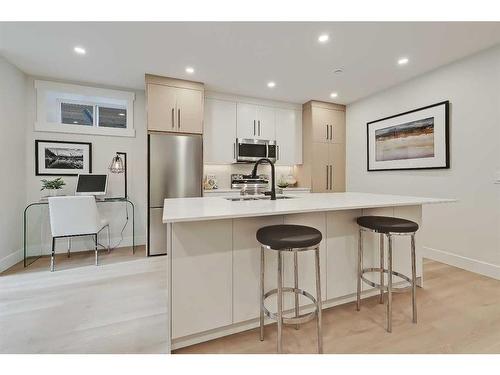 228 20 Avenue Nw, Calgary, AB - Indoor Photo Showing Kitchen With Upgraded Kitchen