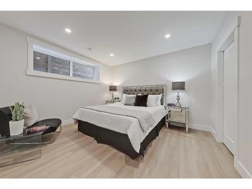 228 20 Avenue Nw, Calgary, AB - Indoor Photo Showing Bedroom