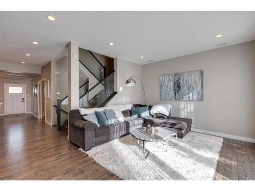 3818 Sarcee Road Sw, Calgary, AB - Indoor Photo Showing Living Room