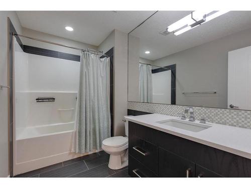 3818 Sarcee Road Sw, Calgary, AB - Indoor Photo Showing Bathroom