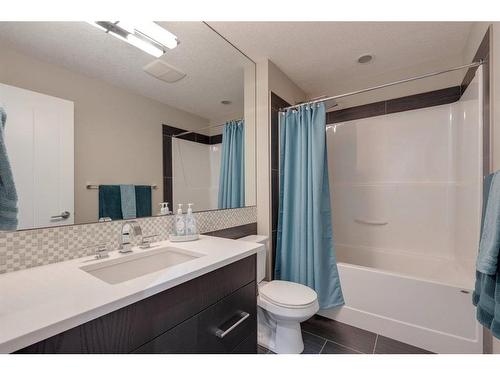 3818 Sarcee Road Sw, Calgary, AB - Indoor Photo Showing Bathroom