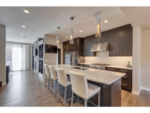 3818 Sarcee Road Sw, Calgary, AB - Indoor Photo Showing Kitchen With Upgraded Kitchen