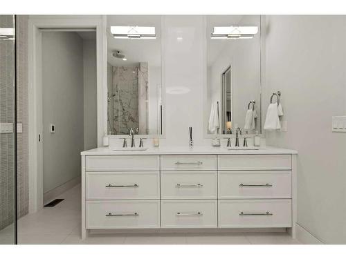 312 Elveden Court Sw, Calgary, AB - Indoor Photo Showing Bathroom