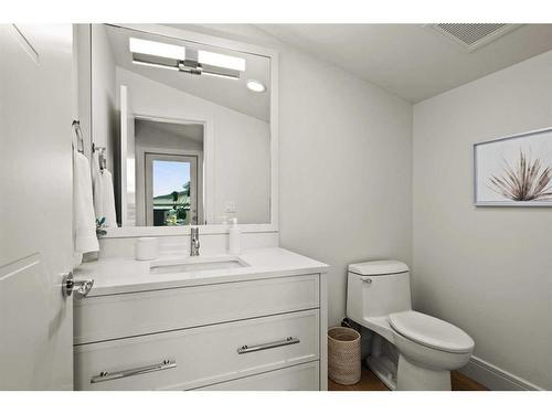 312 Elveden Court Sw, Calgary, AB - Indoor Photo Showing Bathroom