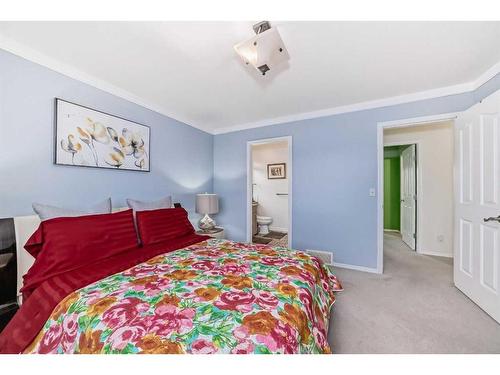 412 Willowbrook Close Nw, Airdrie, AB - Indoor Photo Showing Bedroom