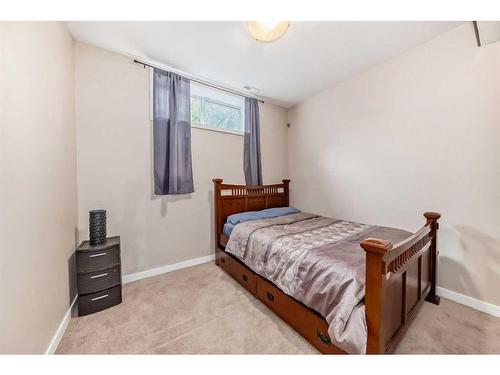 412 Willowbrook Close Nw, Airdrie, AB - Indoor Photo Showing Bedroom