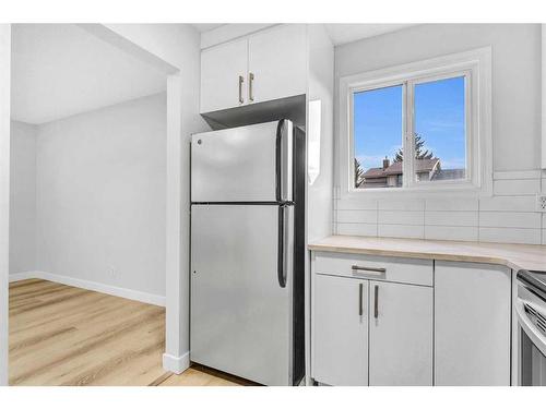 108 Pinecliff Close Ne, Calgary, AB - Indoor Photo Showing Kitchen