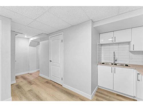 108 Pinecliff Close Ne, Calgary, AB - Indoor Photo Showing Kitchen