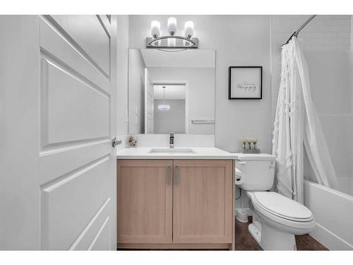 1411-220 Seton Grove Se, Calgary, AB - Indoor Photo Showing Bathroom