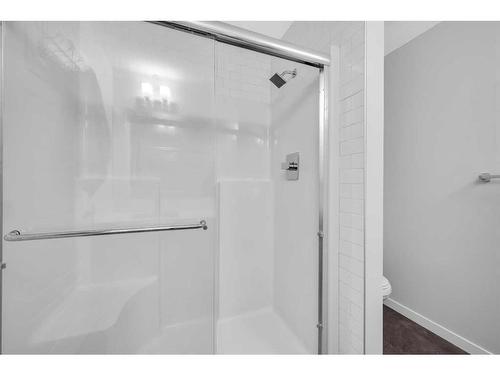 1411-220 Seton Grove Se, Calgary, AB - Indoor Photo Showing Bathroom