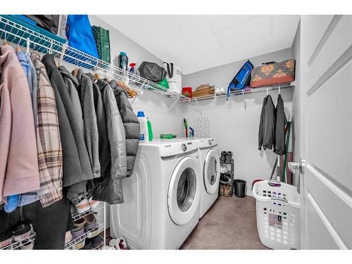 1411-220 Seton Grove Se, Calgary, AB - Indoor Photo Showing Laundry Room