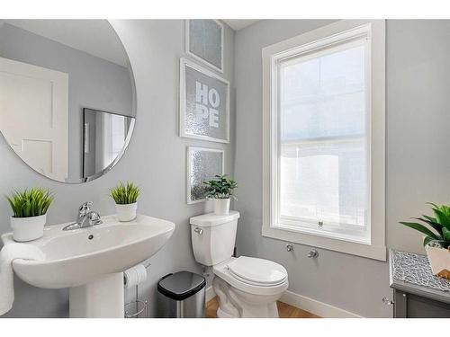 855 Cranston Avenue Se, Calgary, AB - Indoor Photo Showing Bathroom