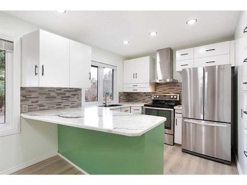 22-10030 Oakmoor Way Sw, Calgary, AB - Indoor Photo Showing Kitchen With Stainless Steel Kitchen With Upgraded Kitchen