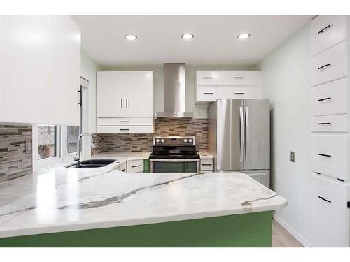 22-10030 Oakmoor Way Sw, Calgary, AB - Indoor Photo Showing Kitchen With Double Sink With Upgraded Kitchen