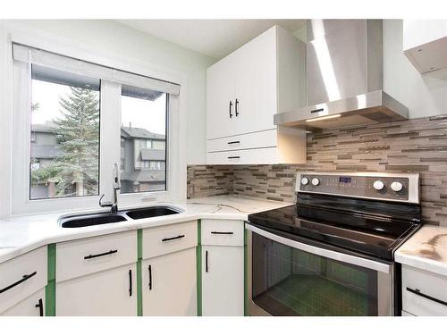 22-10030 Oakmoor Way Sw, Calgary, AB - Indoor Photo Showing Kitchen With Double Sink