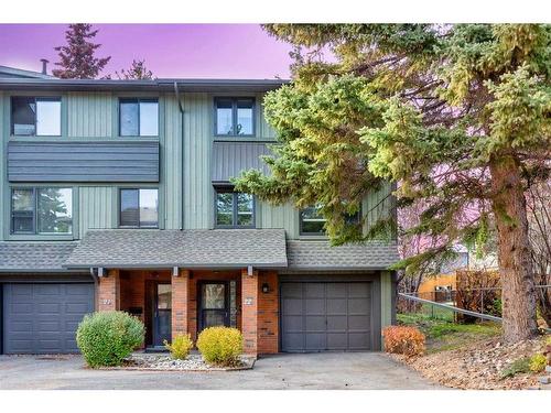 22-10030 Oakmoor Way Sw, Calgary, AB - Outdoor With Facade