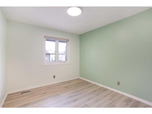 22-10030 Oakmoor Way Sw, Calgary, AB - Indoor Photo Showing Other Room