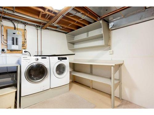 22-10030 Oakmoor Way Sw, Calgary, AB - Indoor Photo Showing Laundry Room