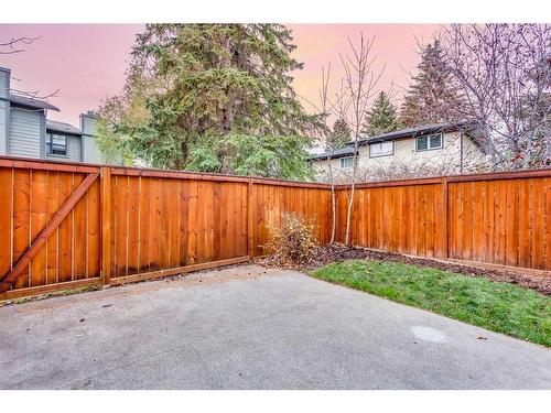 22-10030 Oakmoor Way Sw, Calgary, AB - Outdoor