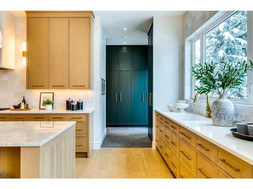 1055 Kerfoot Crescent Sw, Calgary, AB - Indoor Photo Showing Kitchen