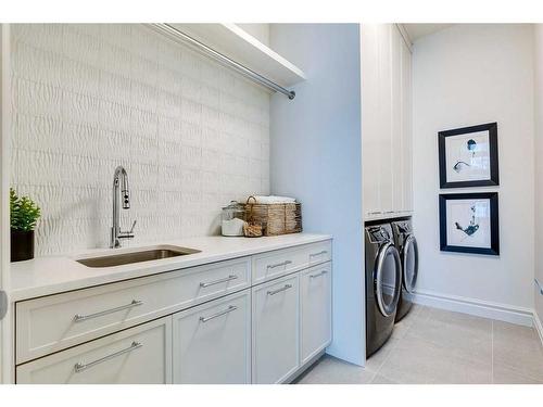 1055 Kerfoot Crescent Sw, Calgary, AB - Indoor Photo Showing Laundry Room