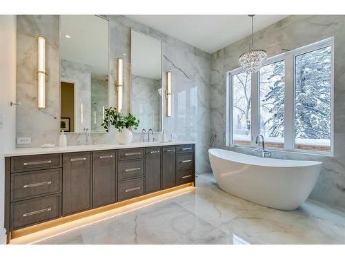 1055 Kerfoot Crescent Sw, Calgary, AB - Indoor Photo Showing Bathroom