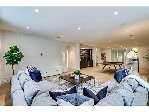 1055 Kerfoot Crescent Sw, Calgary, AB - Indoor Photo Showing Living Room