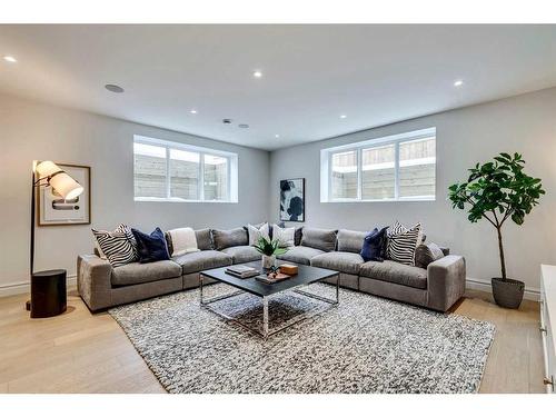 1055 Kerfoot Crescent Sw, Calgary, AB - Indoor Photo Showing Living Room