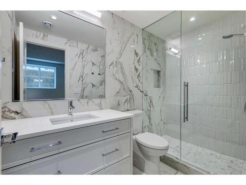 1055 Kerfoot Crescent Sw, Calgary, AB - Indoor Photo Showing Bathroom