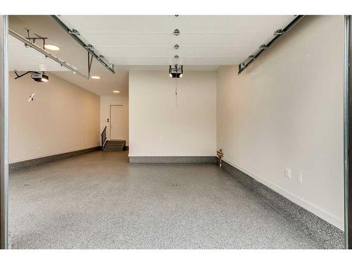 1055 Kerfoot Crescent Sw, Calgary, AB - Indoor Photo Showing Garage