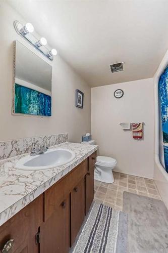 1-524 1 Street East, Cochrane, AB - Indoor Photo Showing Bathroom