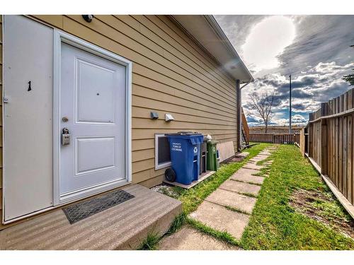 1-524 1 Street East, Cochrane, AB - Outdoor With Exterior