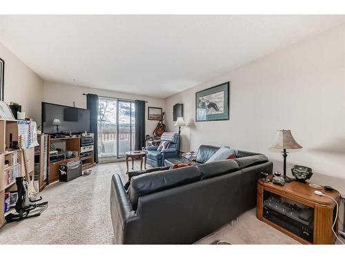 1-524 1 Street East, Cochrane, AB - Indoor Photo Showing Living Room